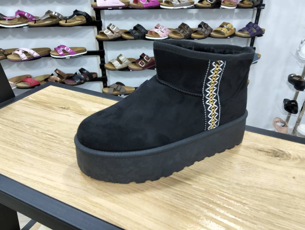 UGG 727 BLACK
