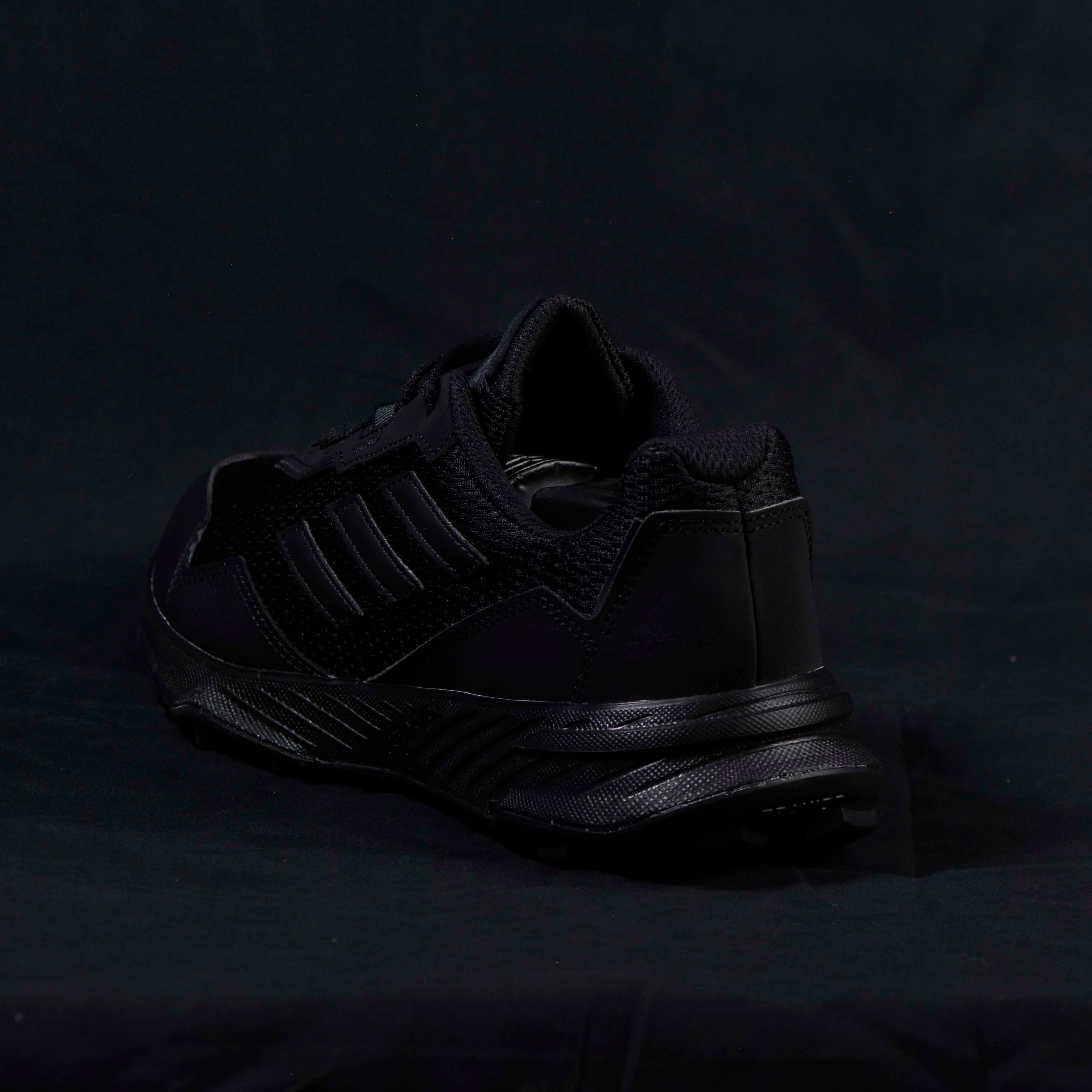 ADIDAS TRACE FINDER Q47235 \ 1943